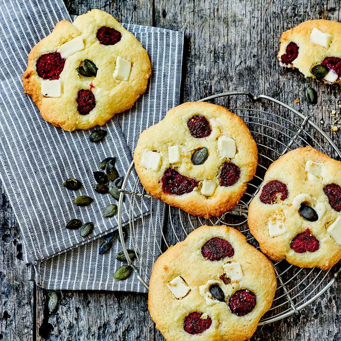 Bringebær og hvit sjokolade cookies