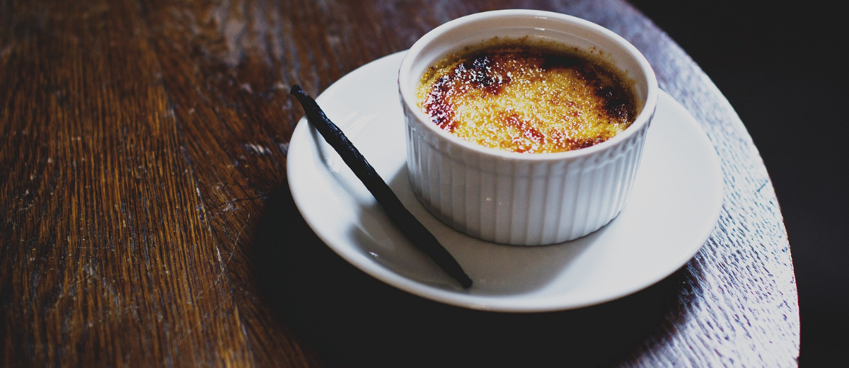 Crème brulée med olivenolje og sjokoladedryss