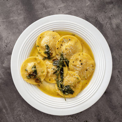 Ravioli med økologisk giallo pesto 