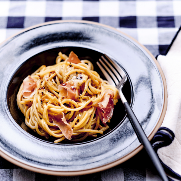 Spaghetti med bacon & trøffelparmesansaus