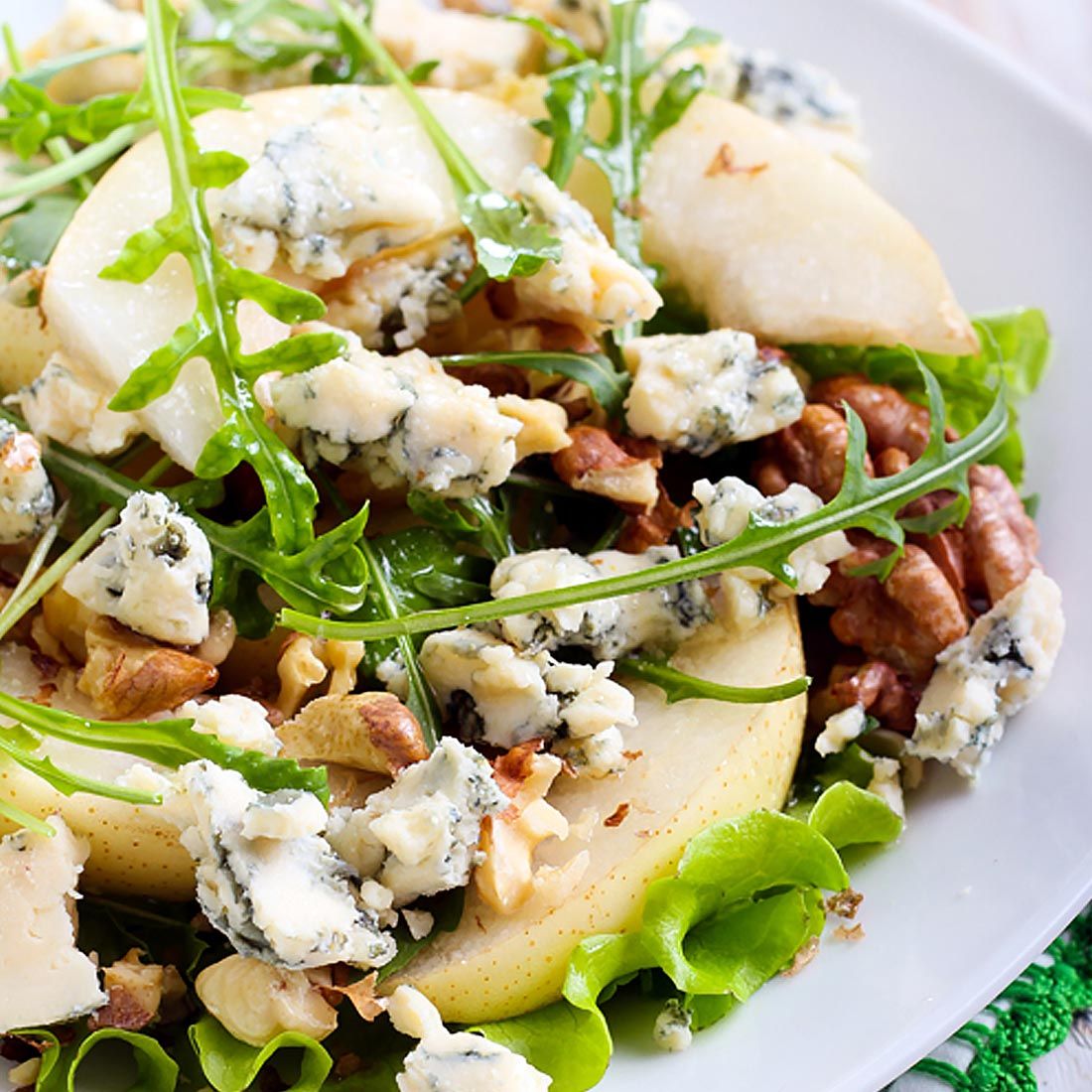 Enkel salat med valnøtt og blåmuggost